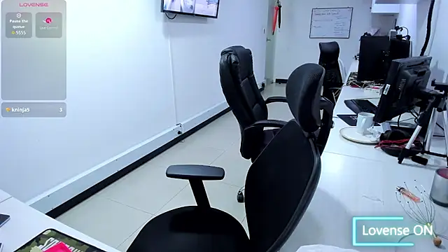 Snapshot of jenn_cg chatting on November 8, 8:40 pm jenn cg online show from November 8, 8:40 pm