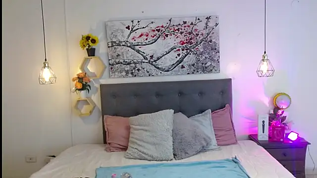 Rose Thompson1 online show from December 5, 1:42 pm