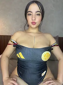 alisonnwalker2025 online show from June 2, 12:40 pm