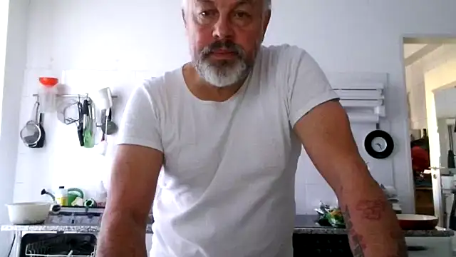 Berg Boy online show from November 8, 8:25 am