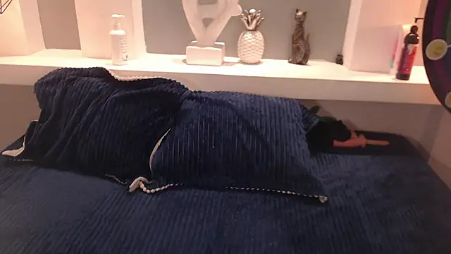 milu w4llace online show from October 30, 4:36 am