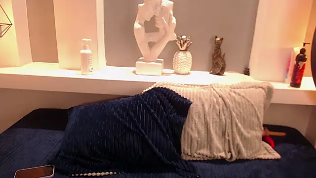 milu w4llace online show from October 31, 4:24 am