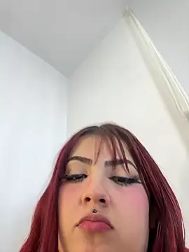 Snapshot of Ivelleee_ chatting on May 25, 10:27 pm Ivelleee online show from May 25, 10:27 pm