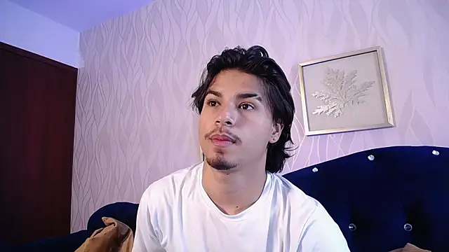 MathewAdams online show from December 17, 6:25 pm