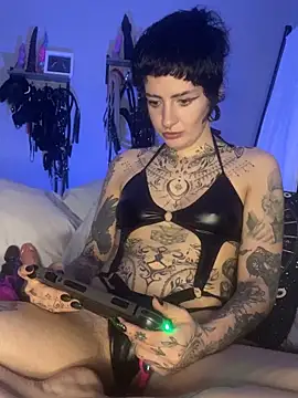 littleinkedblaise666 online show from December 20, 6:48 pm