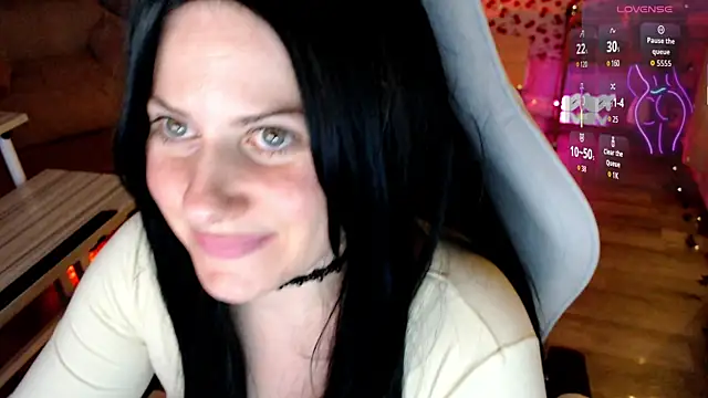 Snapshot of BellaStar84 chatting on June 3, 6:16 am BellaStar84 online show from June 3, 6:16 am