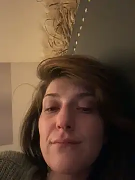 Snapshot of 2brokegirlz chatting on March 11, 9:45 am 2brokegirlz online show from March 11, 9:45 am