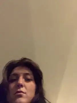 Snapshot of 2brokegirlz chatting on March 17, 7:24 am 2brokegirlz online show from March 17, 7:24 am