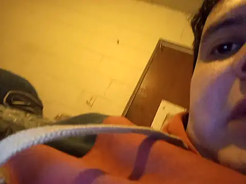 Snapshot of Riverict0r chatting on March 12, 3:35 am Riverict0r online show from March 12, 3:35 am