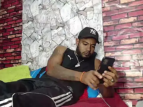 Snapshot of BladeFoxxx1 chatting on June 14, 4:25 am BladeFoxxx1 online show from June 14, 4:25 am