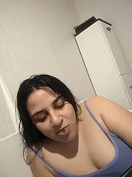 Snapshot of Veramaia chatting on March 13, 3:39 pm Veramaia online show from March 13, 3:39 pm