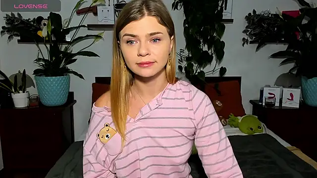 HaleyReedme online show from November 25, 8:14 am