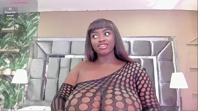 Snapshot of BetsyBennet_ chatting on July 22, 5:21 am BetsyBennet online show from July 22, 5:21 am
