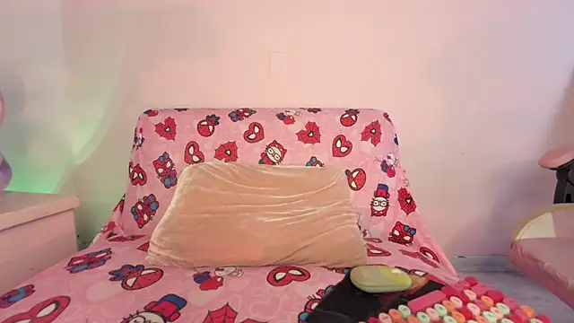Snapshot of kitty-kryss chatting on May 8, 6:46 pm kitty-kryss online show from May 8, 6:46 pm