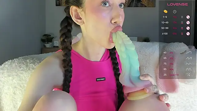 Snapshot of Say_luna chatting on March 18, 8:15 pm Say luna online show from March 18, 8:15 pm