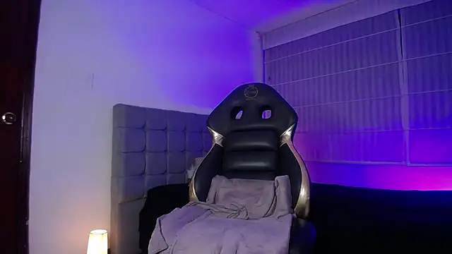 Snapshot of Violet_King chatting on September 23, 2:36 am Violet King online show from September 23, 2:36 am