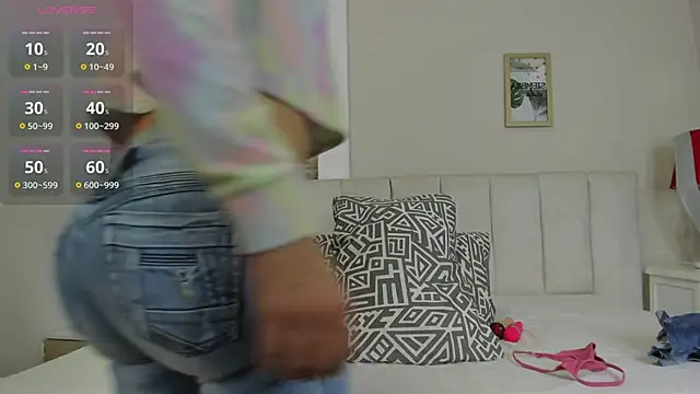 Snapshot of laura_latinhot1 chatting on June 2, 9:50 pm laura latinhot1 online show from June 2, 9:50 pm