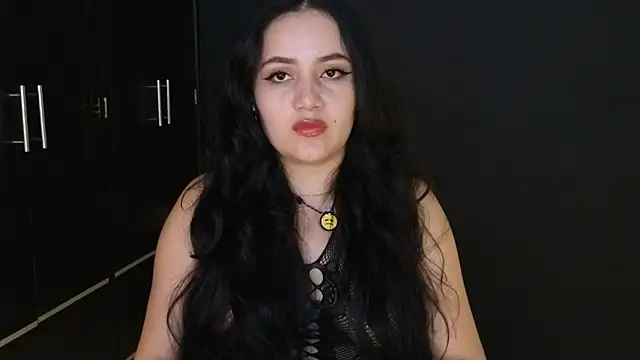 Snapshot of Isa_1207 chatting on June 23, 12:52 am Isa 1207 online show from June 23, 12:52 am