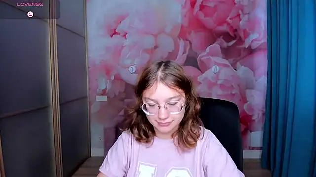 AngelinaLow online show from November 3, 12:28 pm