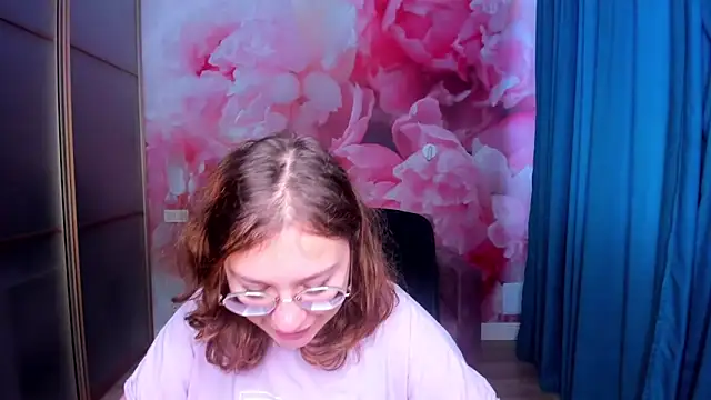 AngelinaLow online show from November 17, 12:22 pm