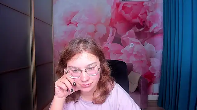 AngelinaLow online show from November 18, 12:42 pm