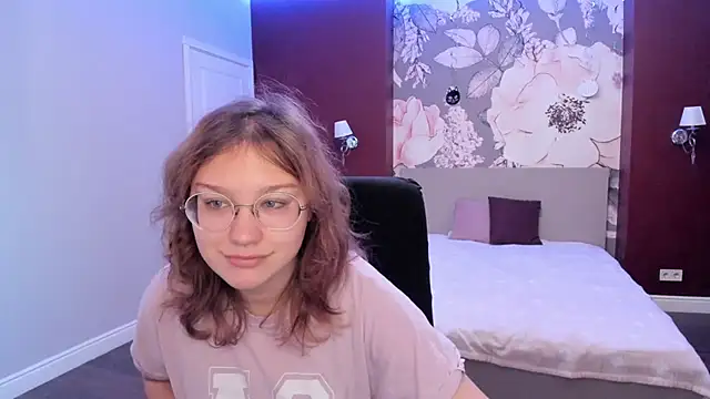 AngelinaLow online show from November 22, 6:34 am