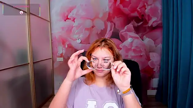 AngelinaLow online show from December 20, 6:31 am