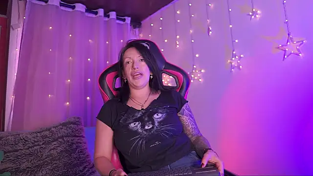 Madison Mayer online show from January 13, 1:38 pm