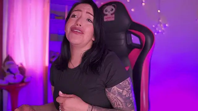 Madison Mayer online show from March 9, 1:04 pm