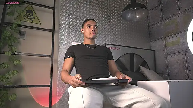 Snapshot of LiamByrne chatting on June 15, 4:15 am LiamByrne online show from June 15, 4:15 am
