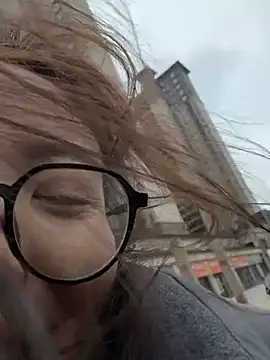 aa520uv online show from March 2, 7:48 am