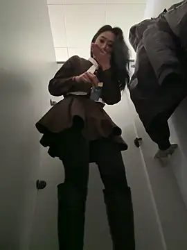 linger-23 online show from March 18, 5:32 am