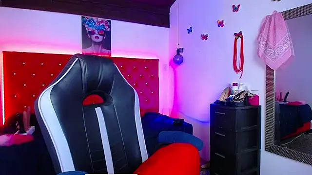 Snapshot of kriss_sweetboobs10 chatting on November 23, 12:16 pm kriss sweetboobs10 online show from November 23, 12:16 pm