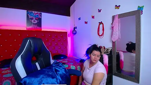 Snapshot of kriss_sweetboobs10 chatting on November 25, 12:05 pm kriss sweetboobs10 online show from November 25, 12:05 pm