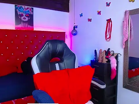 Snapshot of kriss_sweetboobs10 chatting on December 2, 12:21 pm kriss sweetboobs10 online show from December 2, 12:21 pm