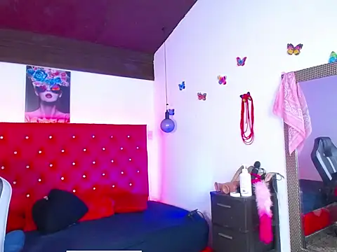 Snapshot of kriss_sweetboobs10 chatting on December 4, 12:03 pm kriss sweetboobs10 online show from December 4, 12:03 pm