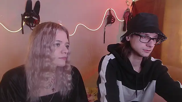 Snapshot of Your_Horny_Friends chatting on March 20, 8:20 am Your Horny Friends online show from March 20, 8:20 am