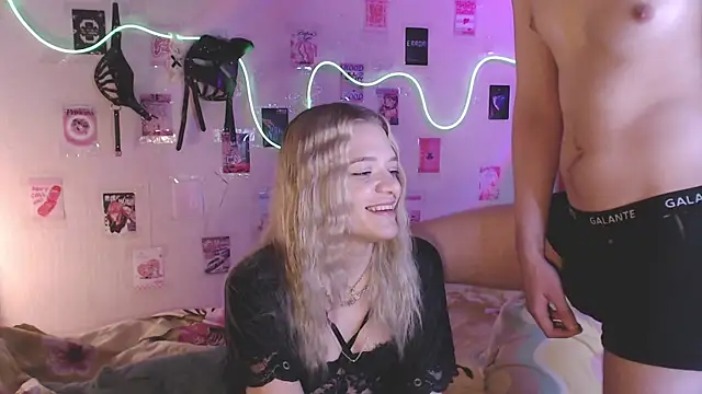 Snapshot of Your_Horny_Friends chatting on October 3, 3:09 pm Your Horny Friends online show from October 3, 3:09 pm