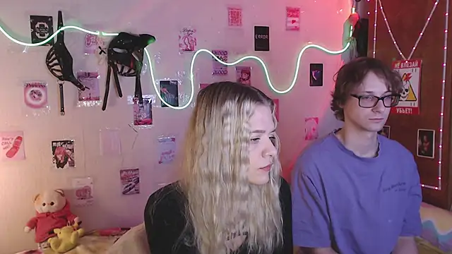 Snapshot of Your_Horny_Friends chatting on October 6, 3:42 pm Your Horny Friends online show from October 6, 3:42 pm