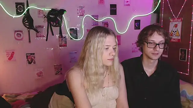 Snapshot of Your_Horny_Friends chatting on October 12, 4:39 pm Your Horny Friends online show from October 12, 4:39 pm