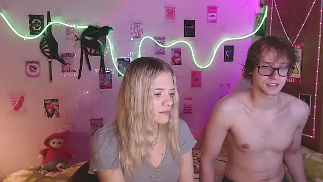 Snapshot of Your_Horny_Friends chatting on October 16, 12:06 pm Your Horny Friends online show from October 16, 12:06 pm