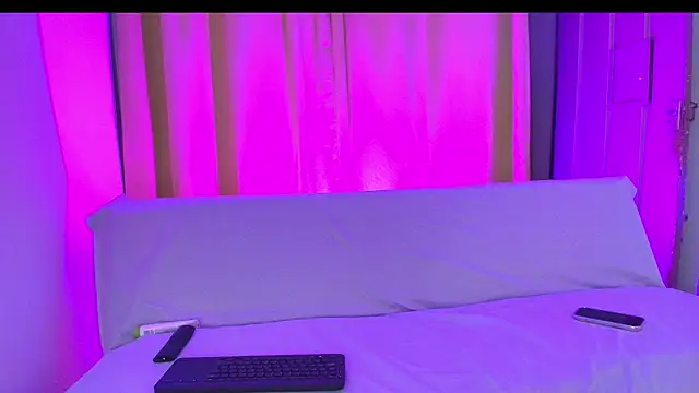 pleasurecompany3 online show from April 30, 4:08 am