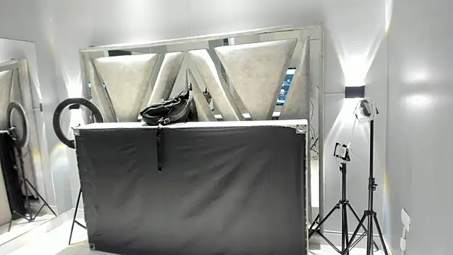 Snapshot of Alice_26_ chatting on May 29, 7:56 pm Alice 26 online show from May 29, 7:56 pm