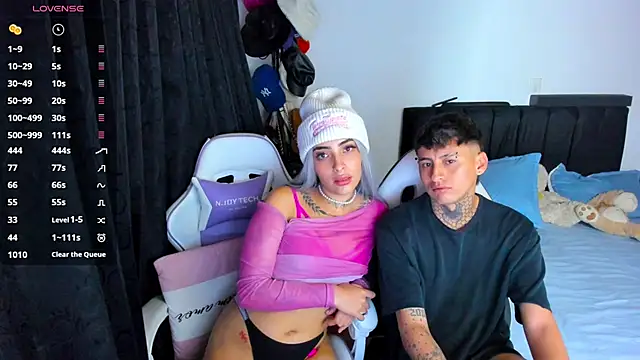 Snapshot of Alex_Sabrina chatting on March 13, 3:33 am Alex Sabrina online show from March 13, 3:33 am