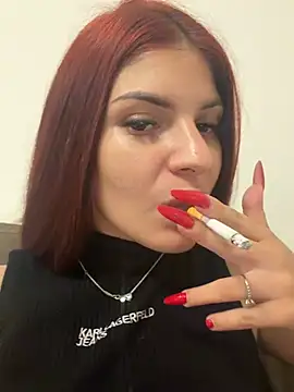 Snapshot of MeCherryy chatting on July 27, 10:28 pm MeCherryy online show from July 27, 10:28 pm