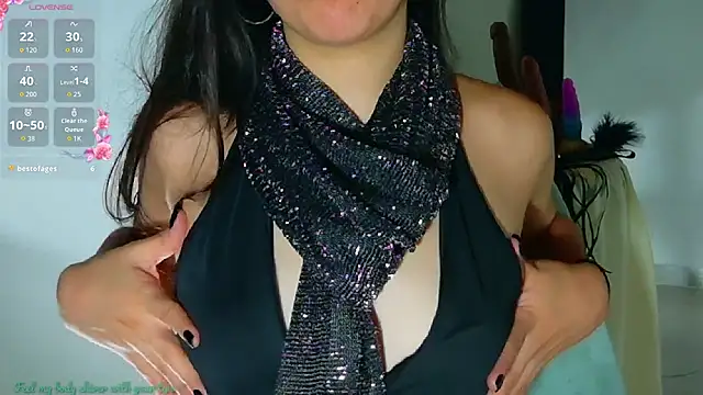 Snapshot of Emmi_Roberts chatting on November 18, 4:33 pm Emmi Roberts online show from November 18, 4:33 pm