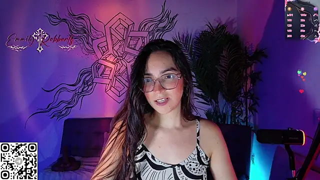 Snapshot of Emmi_Roberts chatting on May 8, 3:23 am Emmi Roberts online show from May 8, 3:23 am