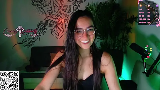 Snapshot of Emmi_Roberts chatting on May 12, 11:57 pm Emmi Roberts online show from May 12, 11:57 pm