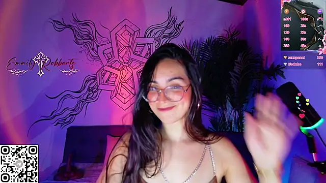 Snapshot of Emmi_Roberts chatting on May 16, 12:40 am Emmi Roberts online show from May 16, 12:40 am
