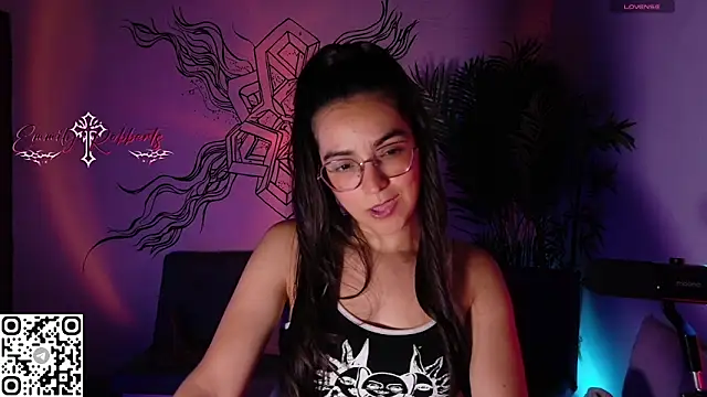 Snapshot of Emmi_Roberts chatting on May 19, 1:00 am Emmi Roberts online show from May 19, 1:00 am